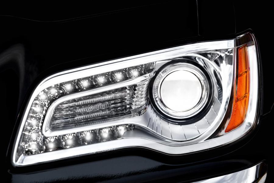  Chrysler 300C 2011 года  (фото 28 из 83)
